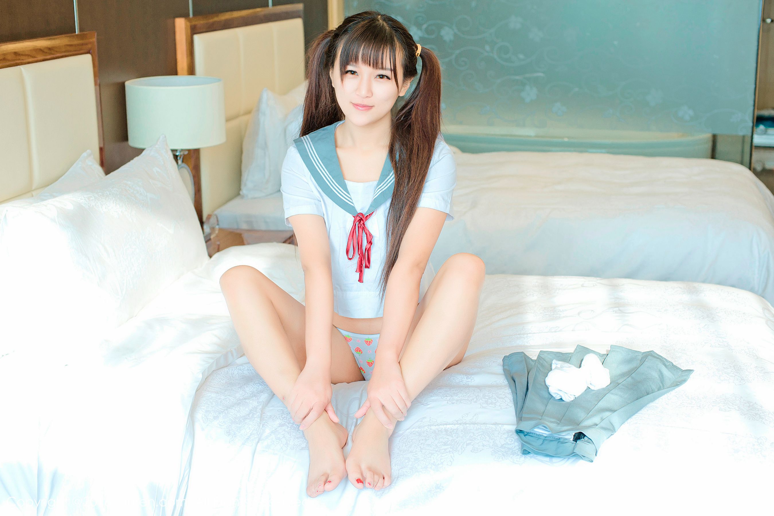 v Xixi Xien v (Li Jiatong) “Japanese short skirts, kawaii underwear, white stockings for students” [秀人网XiuRen] No.672 Photo Album
