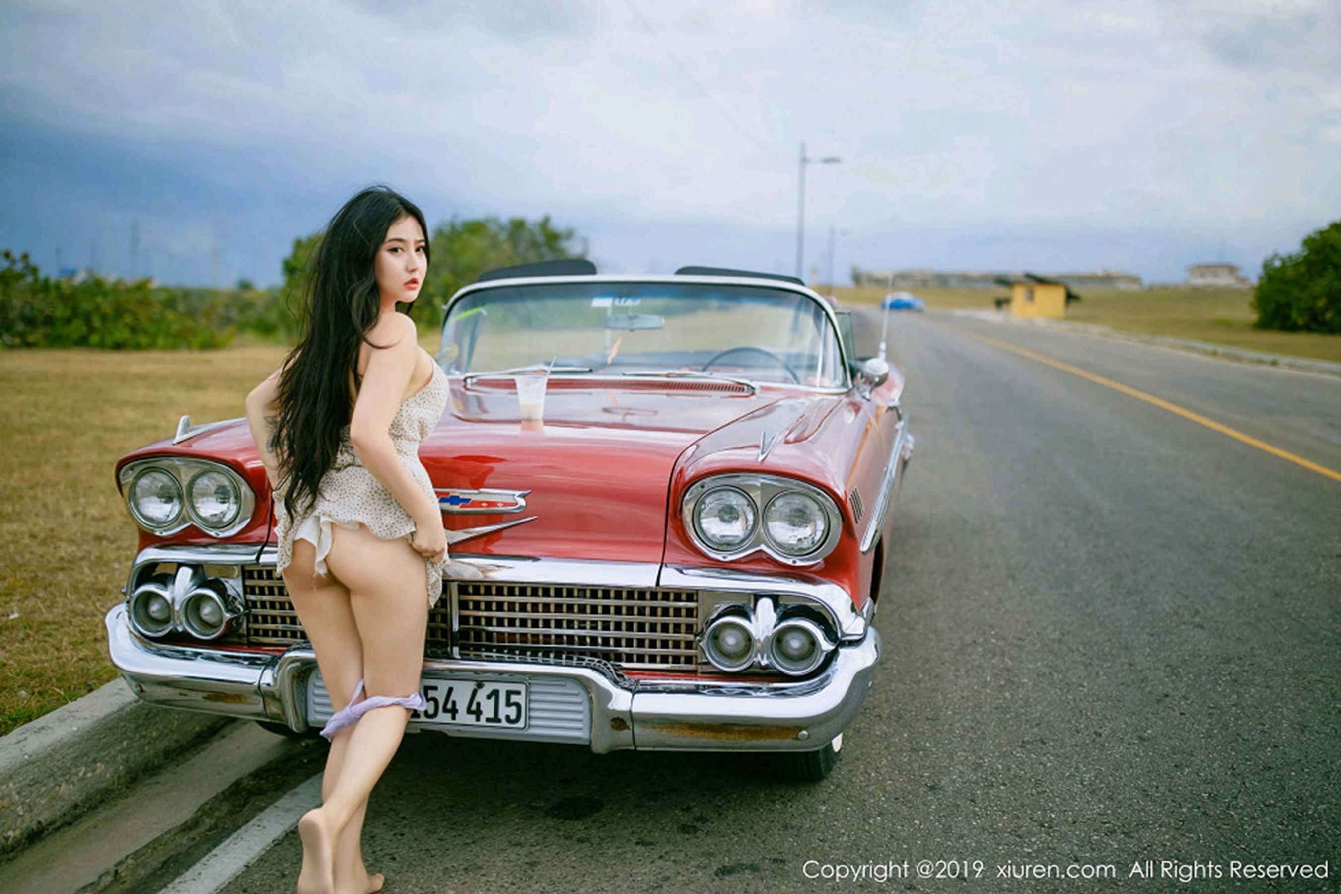 Manuela Maruna “The Unparalleled Buttocks Taken Outside the Retro Car” [秀人XIUREN] No.1463 Photo Album