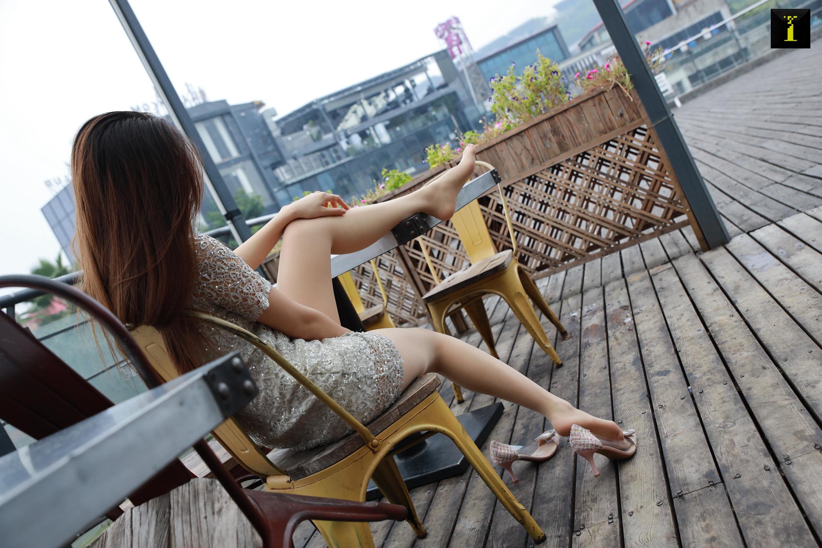 Yu Xi “Sister Yu Xi in the Fog” [Different Thoughts to IESS] Stockings Beautiful Leg Photo Collection