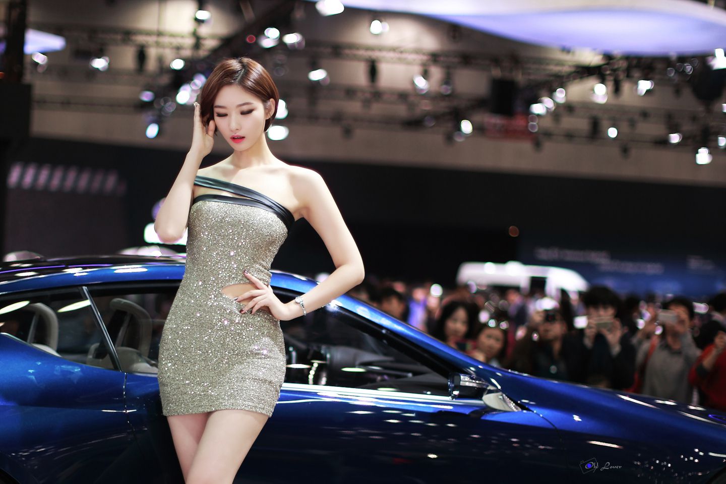 Korean beauty Cui Liu Na “car show picture” set
