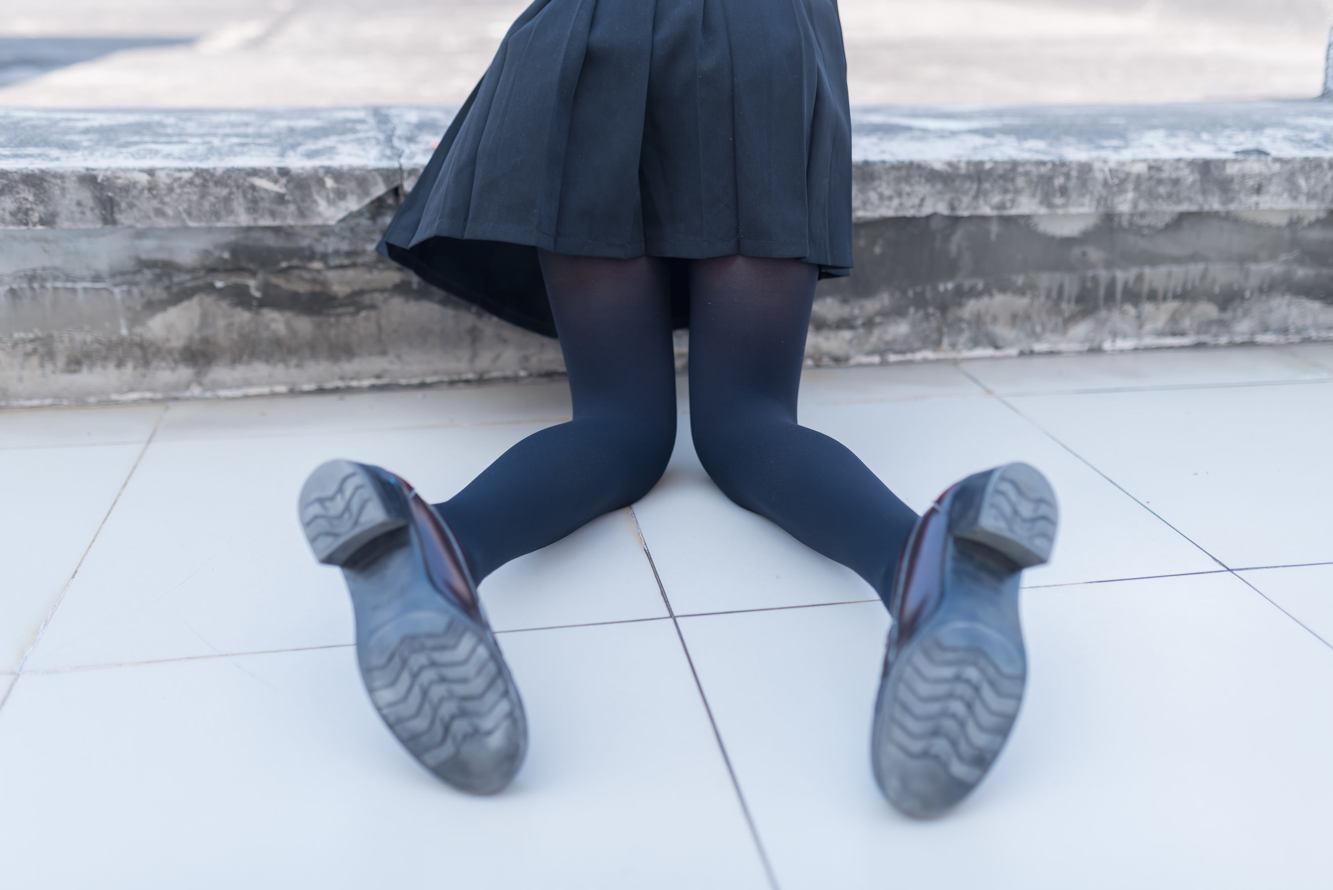 [Field of Wind] NO.031 Black Silk School Girl on the Roof Photo Album
