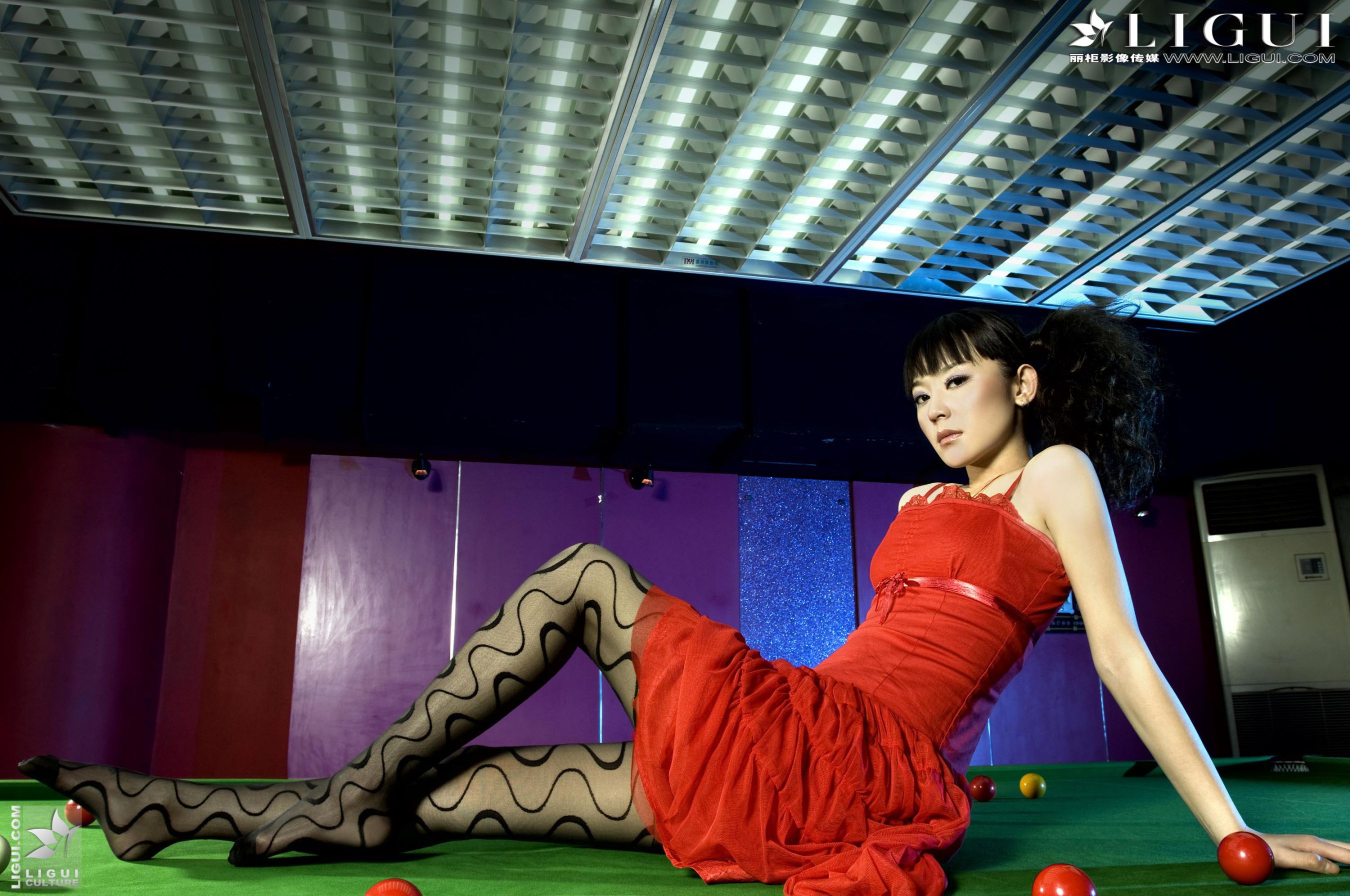 Model Mi Huimei “The Braking Machine in the Billiards Room” [丽柜LiGui] Beautiful legs and jade feet photo pictures