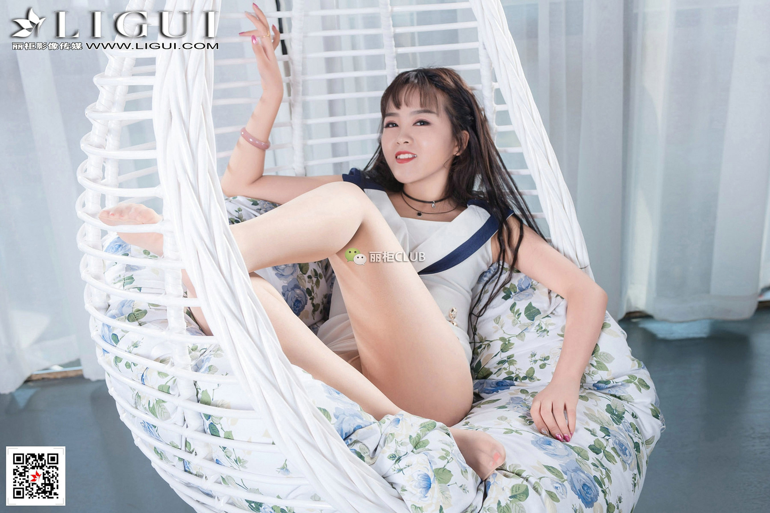 Model Liu Yue “Cradle Chair Silk Foot Beautiful Legs” [丽柜Ligui] Photo Album