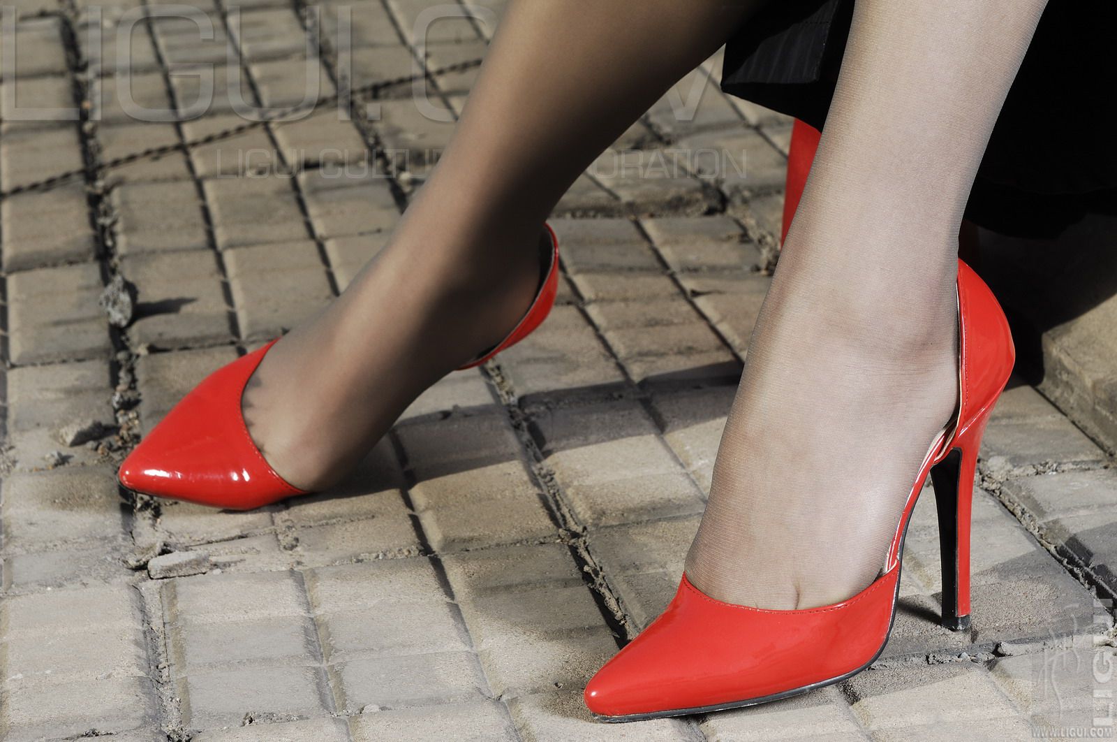 [丽柜LiGui] Model Cheng Hailun “Red and Black” Silk Foot Photo Picture
