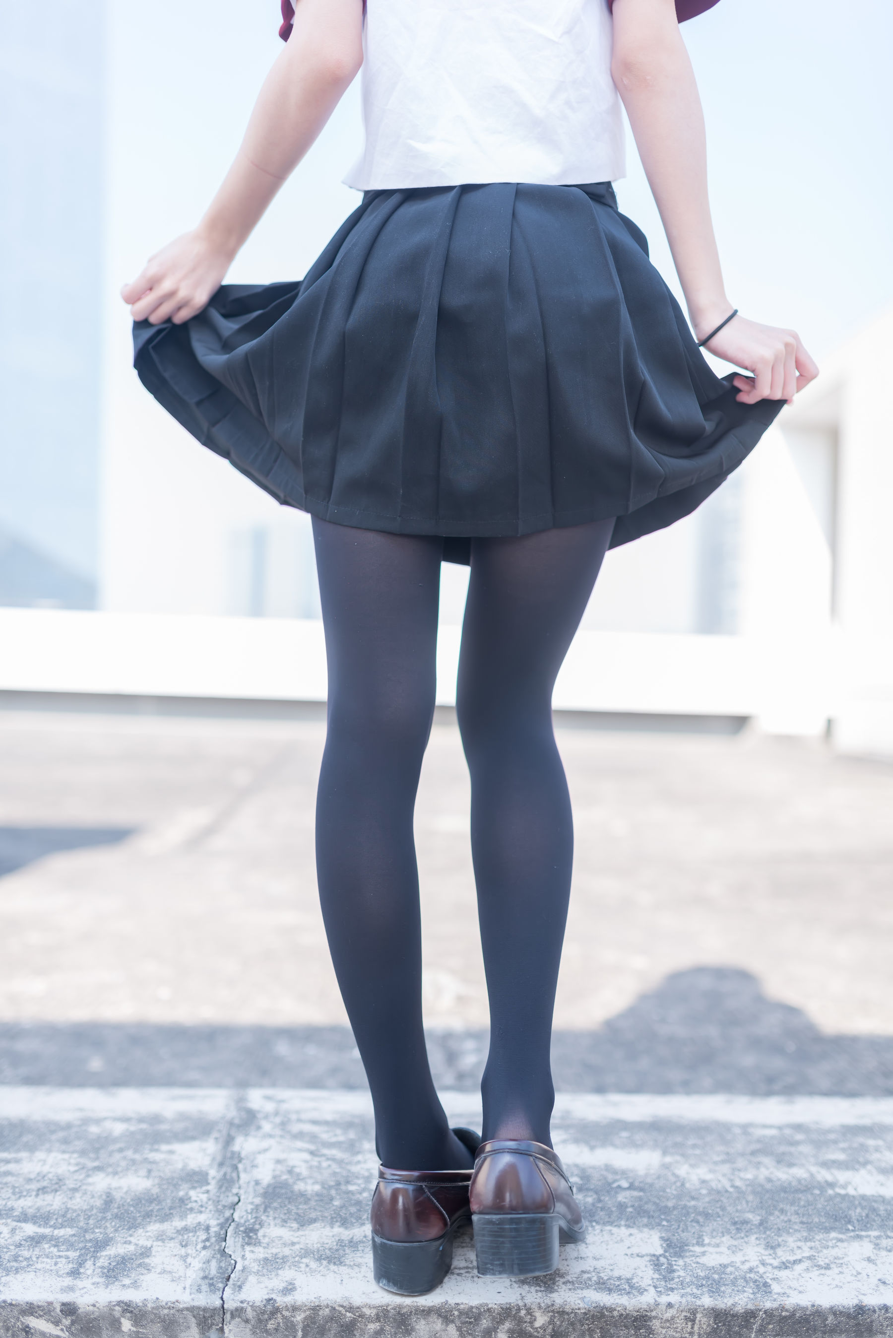 [Field of Wind] NO.031 Black Silk School Girl on the Roof Photo Album