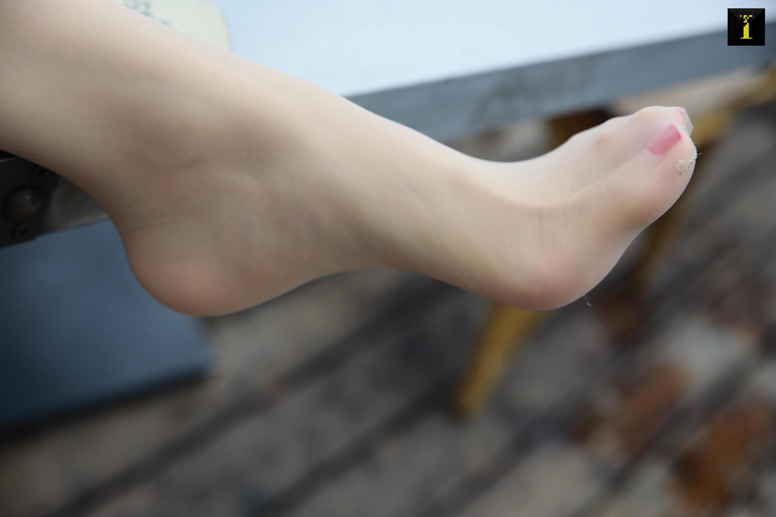 Yu Xi “Sister Yu Xi in the Fog” [Different Thoughts to IESS] Stockings Beautiful Leg Photo Collection