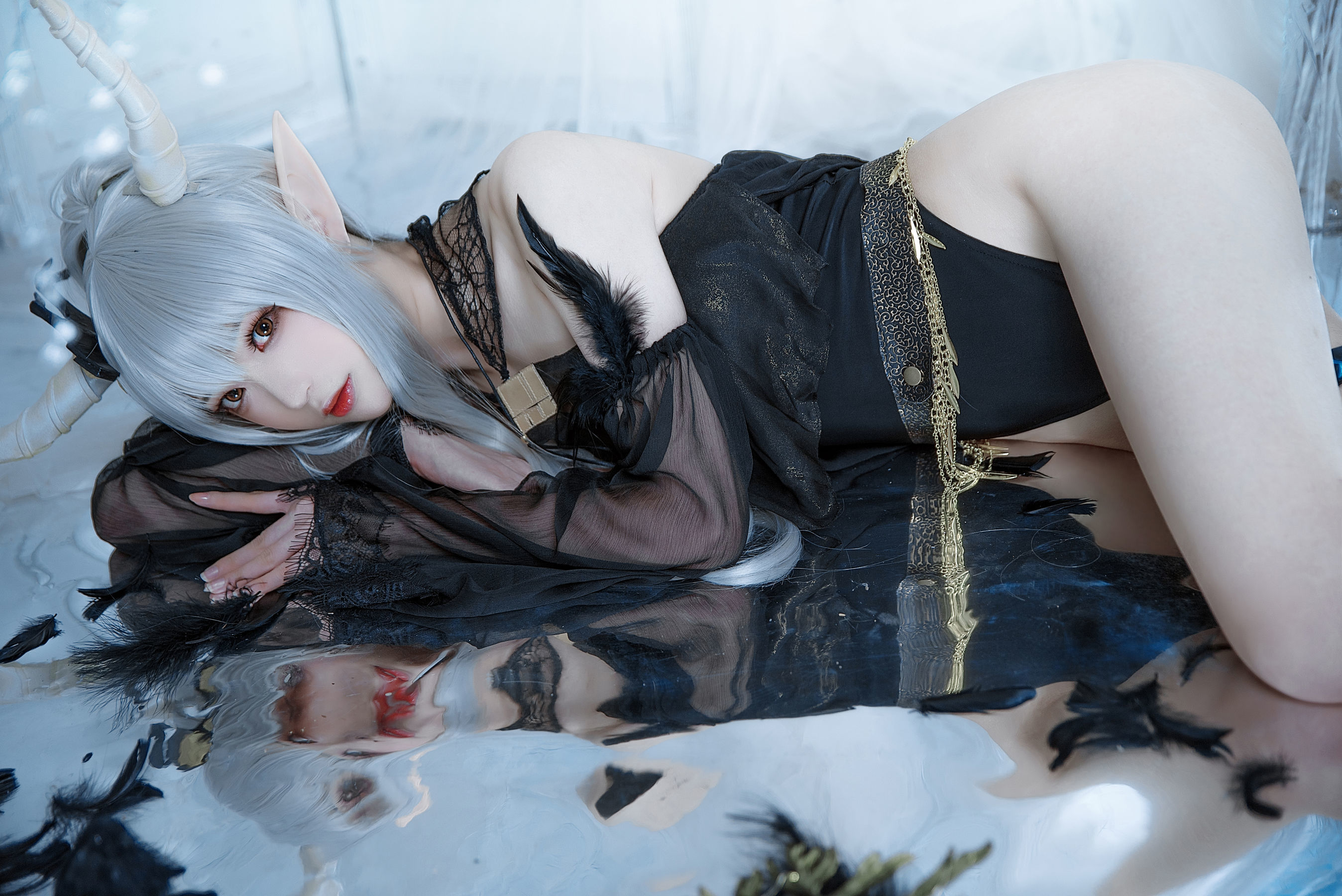 Coser Small Sister Nangong “Flash Swimwear” Photo Collection