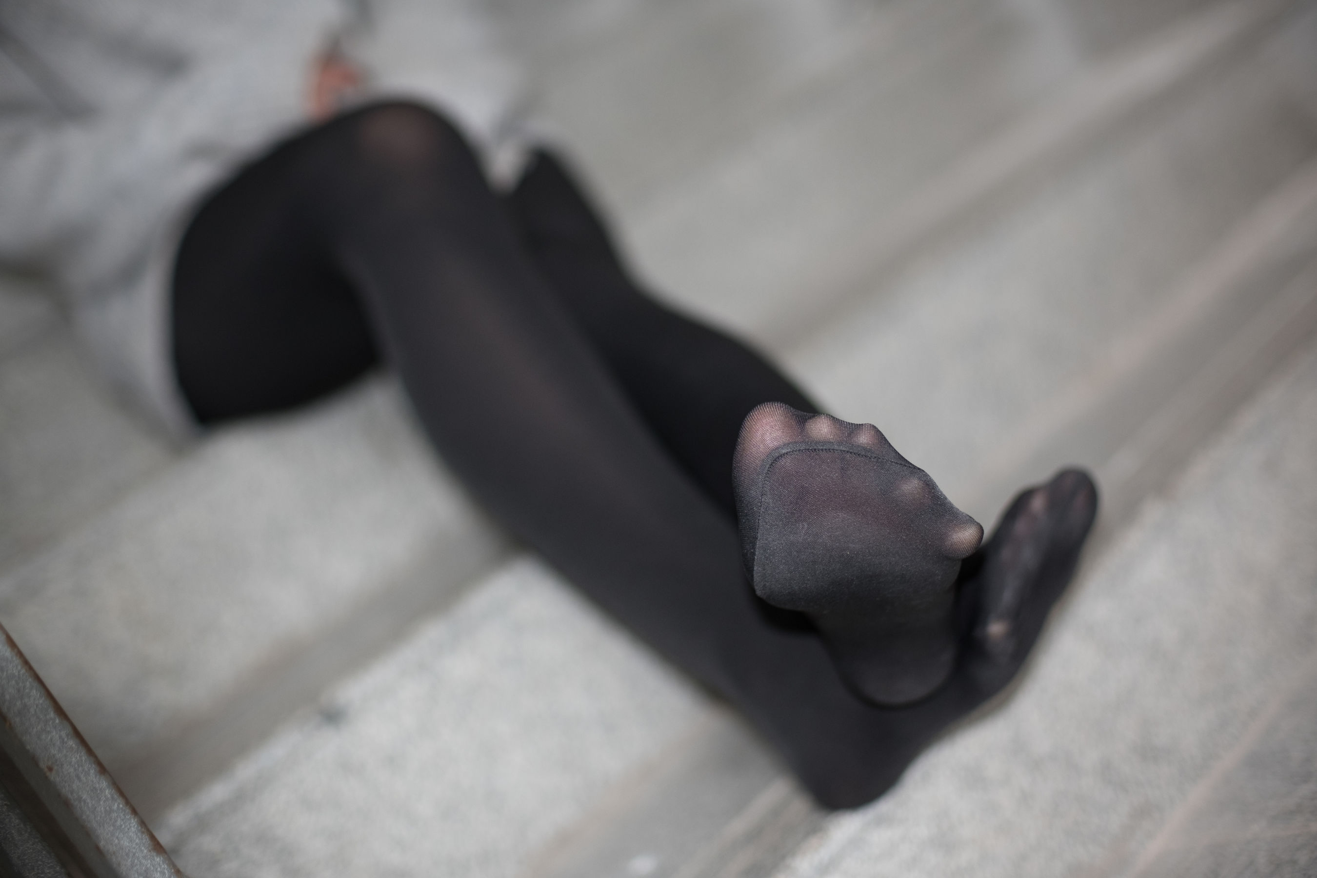 “The Black Silk Girl in the Staircase” (Senluo Foundation) BETA-007 Photo Album